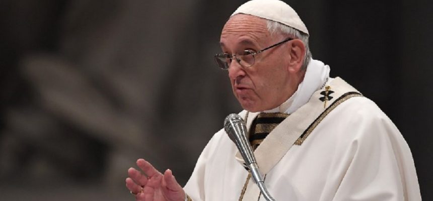 Pope Francis speaks during the Holy Chrism Mass on Maundy Thursday on March 29, 2018 at St Peter's basilica in Vatican. Christians around the world are marking the Holy Week, commemorating the crucifixion of Jesus Christ, leading up to his resurrection on Easter. / AFP PHOTO / Marco BERTORELLO